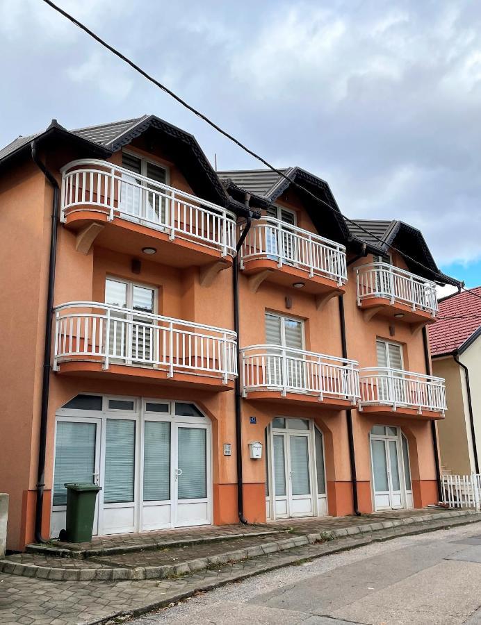 Deutsches Haus Livno Aparthotel Esterno foto